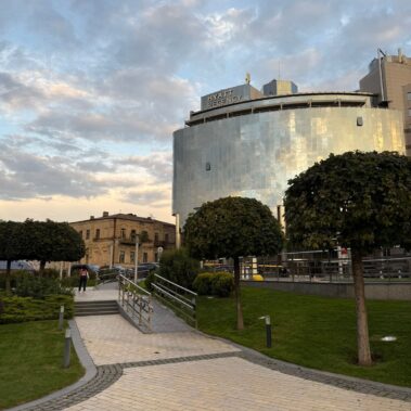 Funktionierende urbane Infrastruktur und öffentlicher Raum in Kiew im Alltag