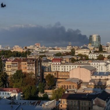 Rauchentwicklung über Kiew nach dem Luftangriff in der Nacht vom 6. auf den 7. September 2025