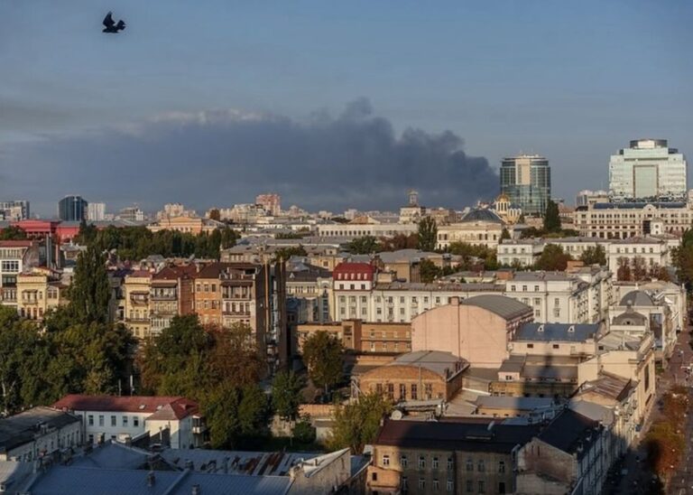 Rauchentwicklung über Kiew nach dem Luftangriff in der Nacht vom 6. auf den 7. September 2025